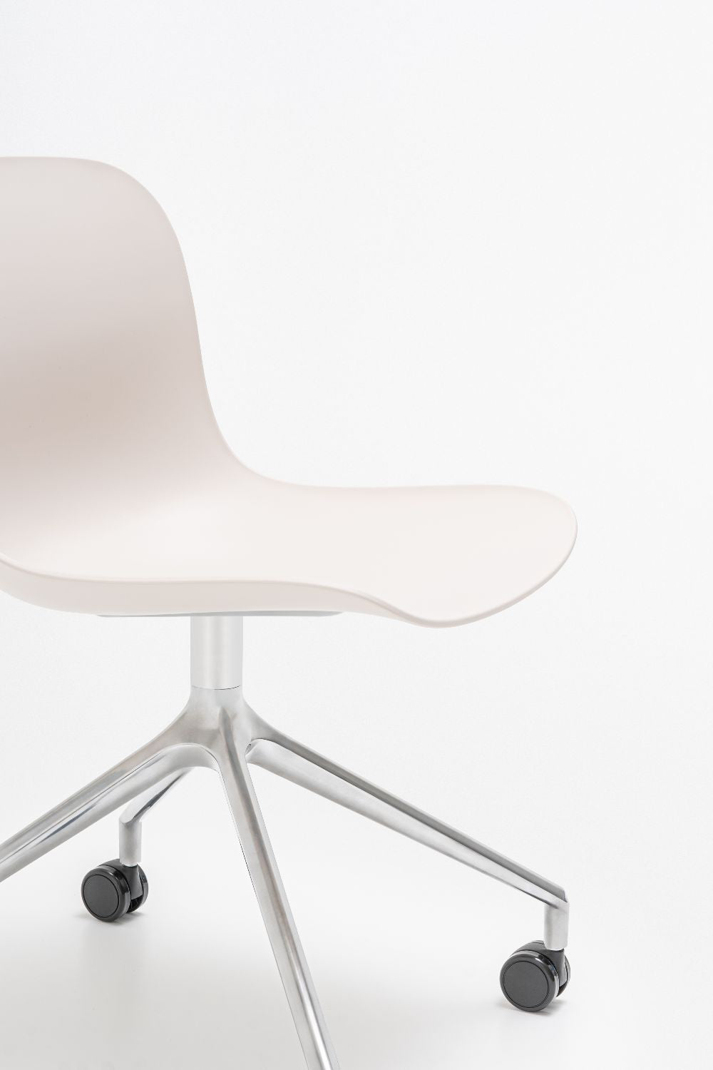 Baltic 2 Basic Chair with 4 Star Castors Detail