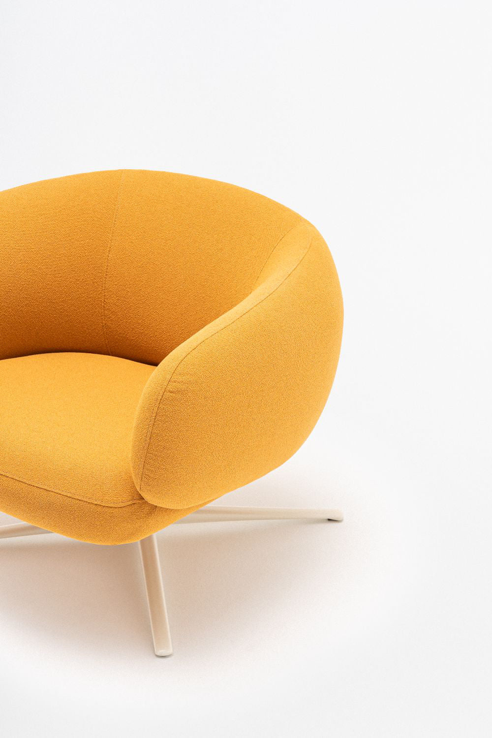 Grand Grace Armchair with Headrest 13