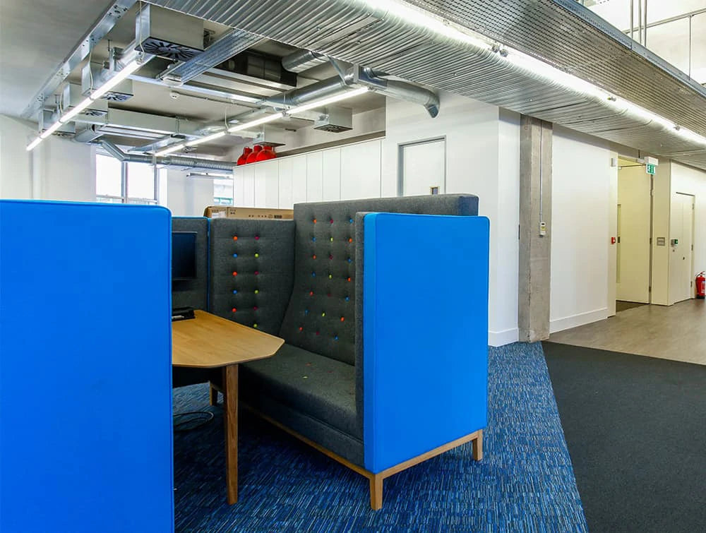 Jig Cave 4 Seaters Acoustic Meeting Pod With Wood Frame In Reception Area