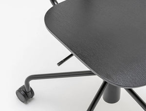Mdd New School Chair With Five Star Base On Castors 3