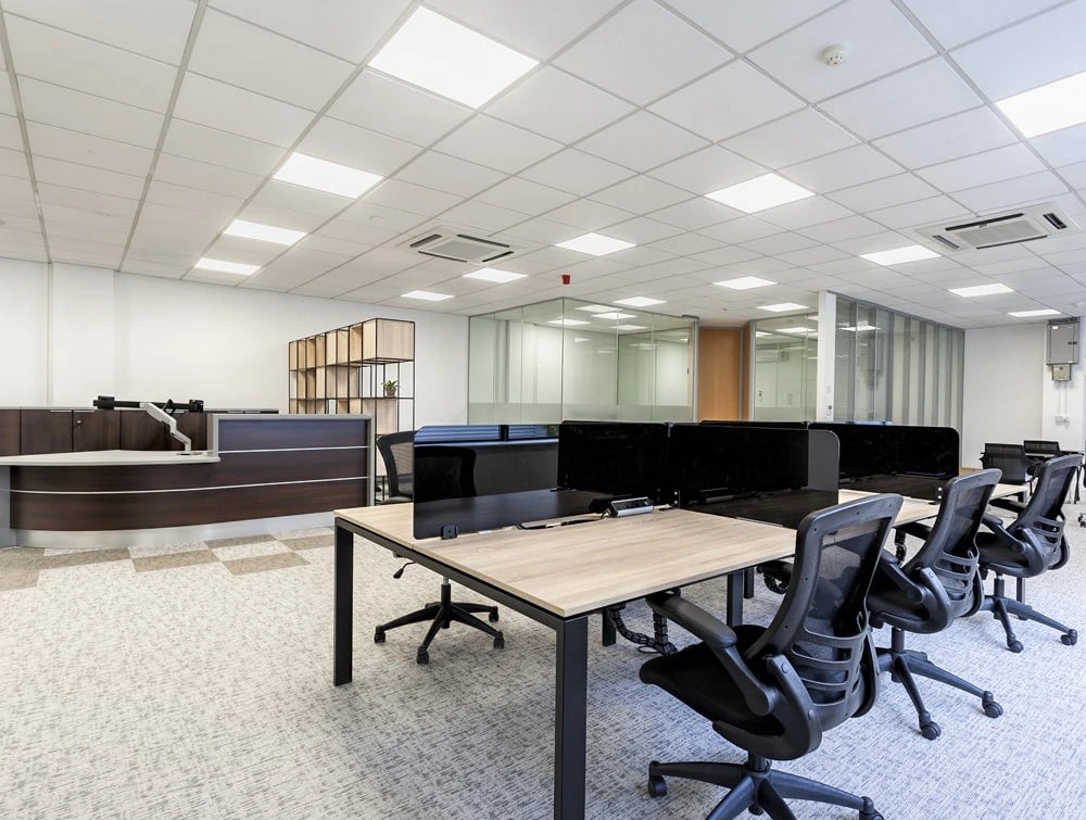 National Technologies Office Doube Desks With Screens And Ergonomic Task Mesh Chairs