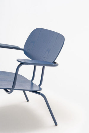 New School Low Back Lounge Chair with Four Metal Legs Detail