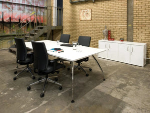 Spacestor Circa Table 8 In Rectangular Variant With Black Chair