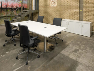 Spacestor Massif Boardroom Table 5 In White With Black Chair