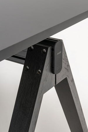 Viga Executive Desk Detail