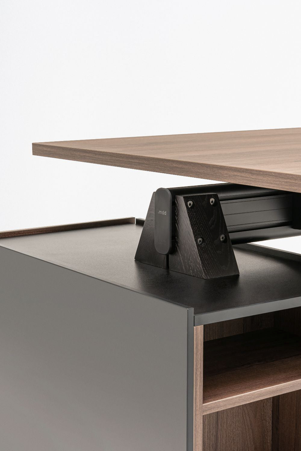 Viga Executive Desk with Side Storage and Pedestal Details